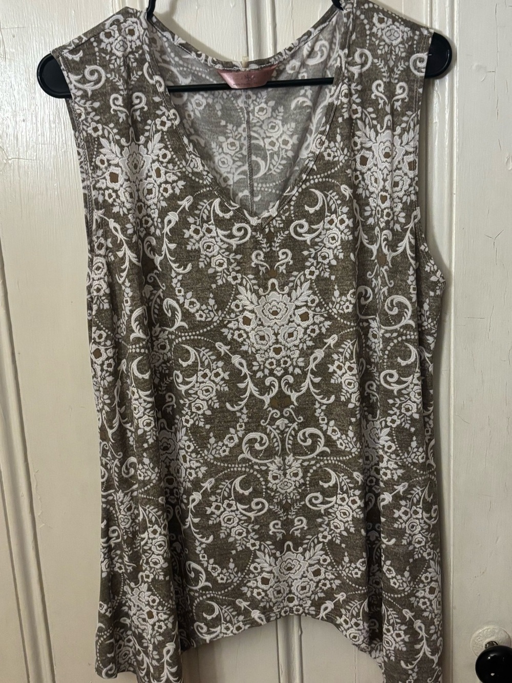 Source Unknown Taupe and White V-Neck Sleeveless Tank Top